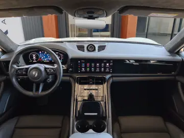 PORSCHE Panamera Turbo E-Hyb Active Body Ride · Vierradl