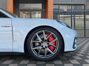 PORSCHE Panamera Turbo E-Hyb Active Body Ride · Vierradl