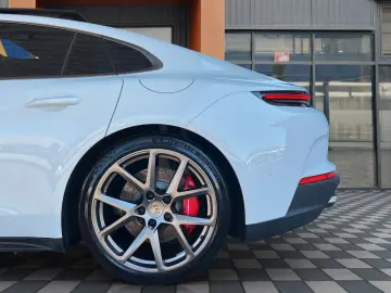 PORSCHE Panamera Turbo E-Hyb Active Body Ride · Vierradl
