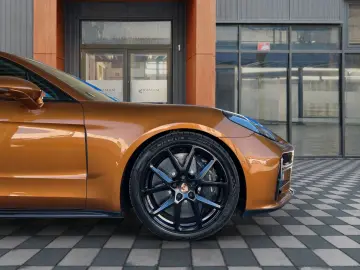 PORSCHE Panamera GTS PCCB Keramik ·  Burmester · Vierrad