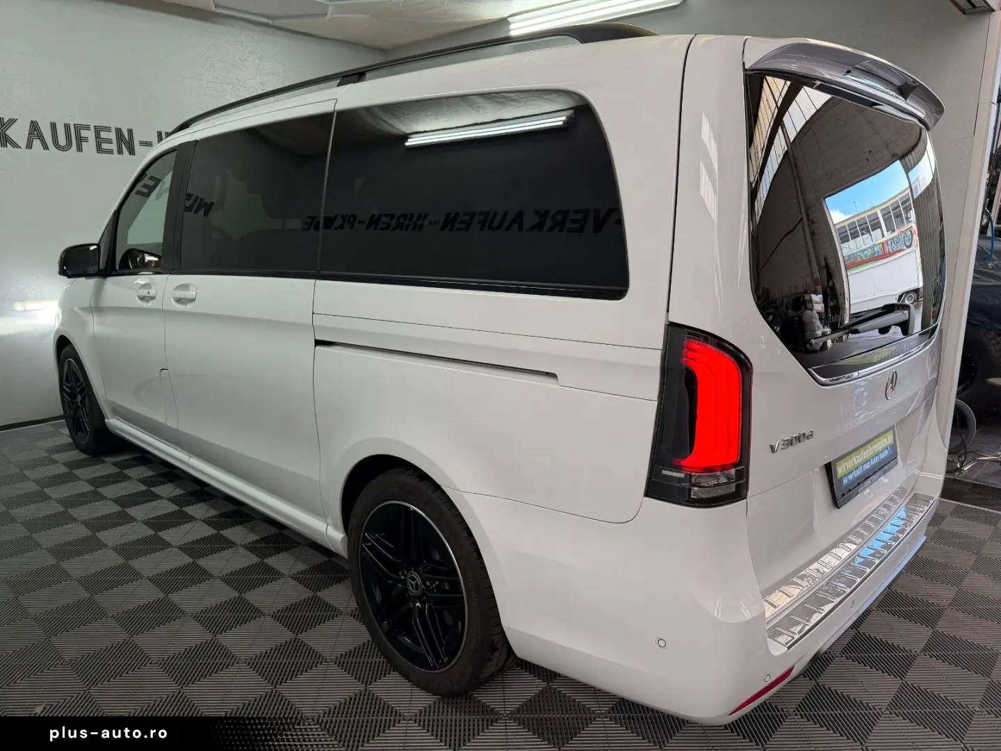 MERCEDES-BENZ V300d AVANTGARDE lang AMG NIGHT AIRMATIC