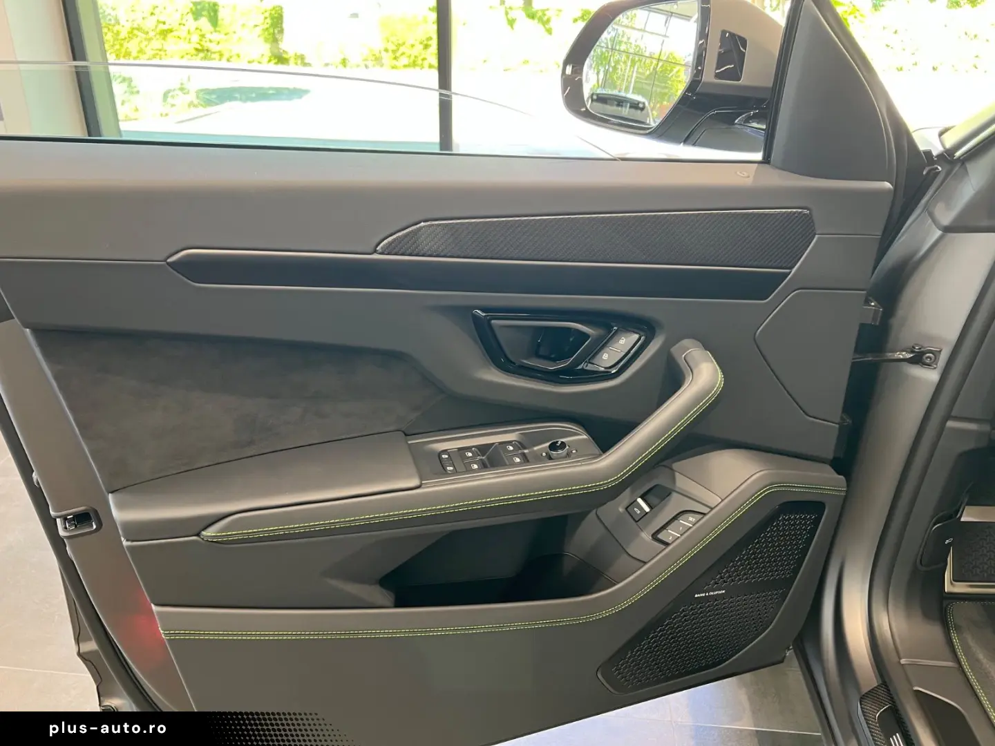 LAMBORGHINI Urus S Pano Massage 23´ Carbon B&O