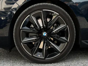 BMW 740d L xDrive M 1Hand SHZ VOLL