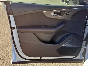 AUDI RSQ8 qu KERAMIK B&OADV. NACHT AHK PANO CARBON