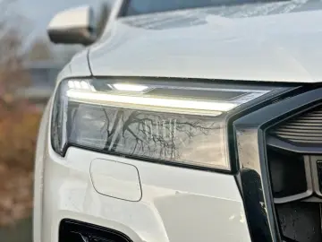 AUDI Q7 55TFSI qu S LINE BLACK HUD PANO AHK 7-SITZER