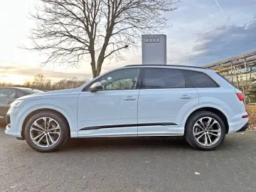AUDI Q7 55TFSI qu S LINE BLACK HUD PANO AHK 7-SITZER