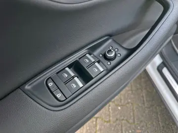 AUDI Q7 55TFSI qu S LINE BLACK HUD PANO AHK 7-SITZER