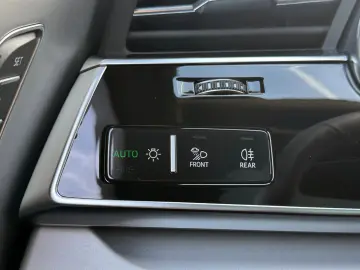 AUDI Q7 55TFSI qu S LINE BLACK HUD PANO AHK 7-SITZER