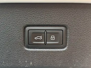 AUDI Q7 55TFSI qu S LINE BLACK HUD PANO AHK 7-SITZER