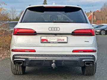 AUDI Q7 55TFSI qu S LINE BLACK HUD PANO AHK 7-SITZER