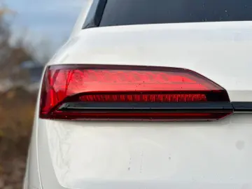AUDI Q7 55TFSI qu S LINE BLACK HUD PANO AHK 7-SITZER
