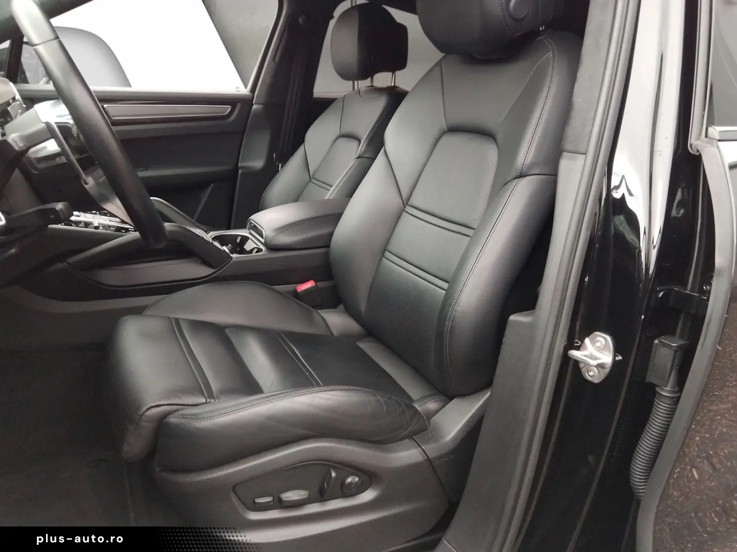 PORSCHE Cayenne Coupe Hybrid Sport 21  Luft Bose  360