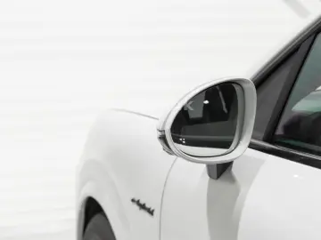 PORSCHE Cayenne Turbo E-Hybrid Coupé-PDCC-P DISPLAY-ACC-