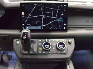 LAND ROVER Defender 110 X-Dynamic HSE 5.0 V8 Pano Matrix