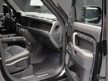 LAND ROVER Defender 110 X-Dynamic HSE 5.0 V8 Pano Matrix