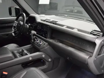 LAND ROVER Defender 110 X-Dynamic HSE 5.0 V8 Pano Matrix