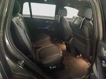 BMW X7 M50i Bowers AHK SkyLounge FondEntertainment