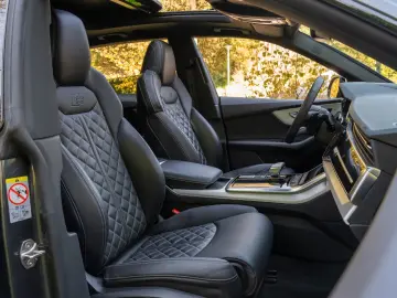 AUDI Q8 60 TFSI e quattro tiptronic competit. pl