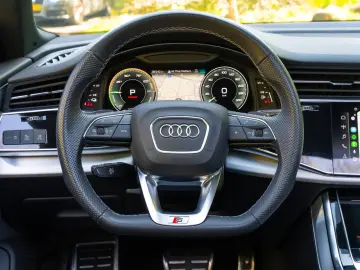 AUDI Q8 60 TFSI e quattro tiptronic competit. pl