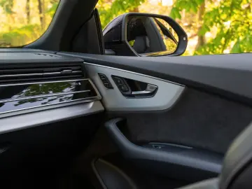 AUDI Q8 60 TFSI e quattro tiptronic competit. pl