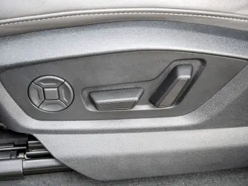 AUDI Q7 45 TDI quattro MATRIX NAVI AHK STANDHZ PANO
