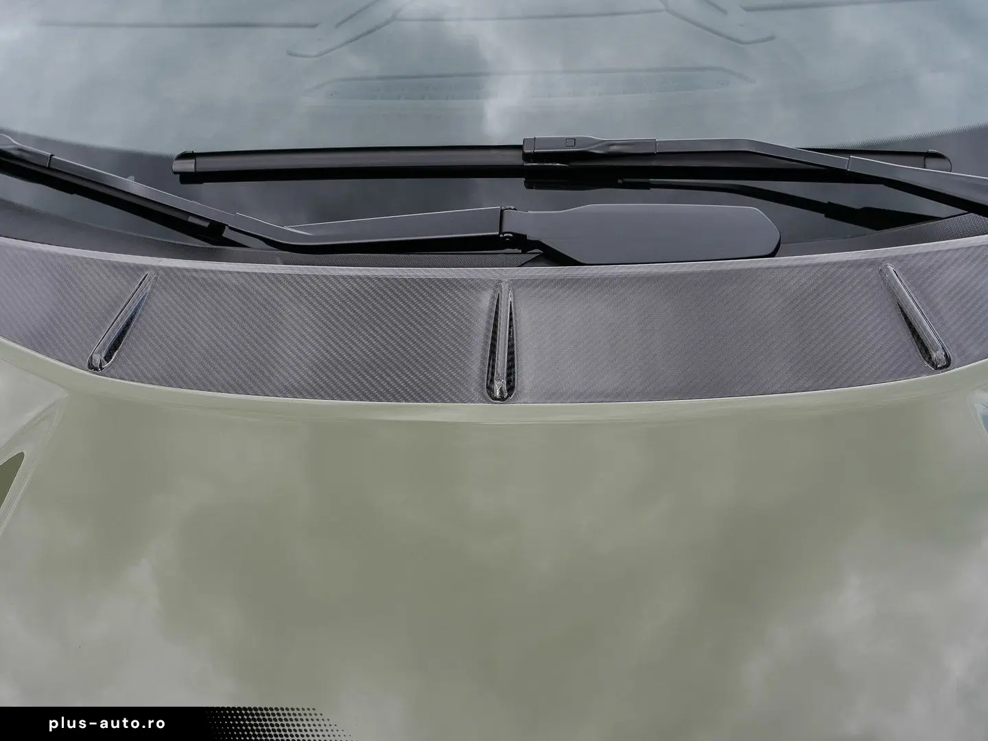 LAMBORGHINI Revuelto Verde Turbine Lucido  XPEL  Sport Seats