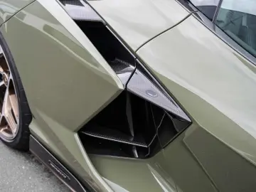 LAMBORGHINI Revuelto Verde Turbine Lucido  XPEL  Sport Seats