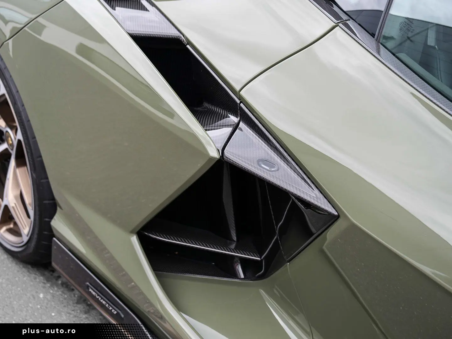 LAMBORGHINI Revuelto Verde Turbine Lucido  XPEL  Sport Seats