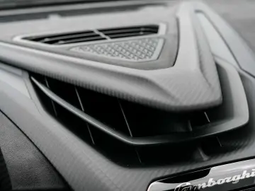 LAMBORGHINI Revuelto Verde Turbine Lucido  XPEL  Sport Seats