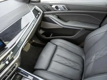 BMW X7 xDrive 40d M-Sport 360  PANO SITZBELÜFTUNG