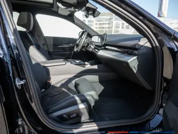 BMW 550e Touring xD M Sport Pro AHK PANO B&W HUD