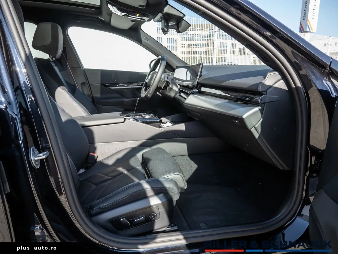 BMW 550e Touring xD M Sport Pro AHK PANO B&W HUD