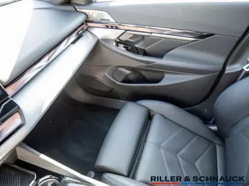 BMW 550e Touring xD M Sport Pro AHK PANO B&W HUD