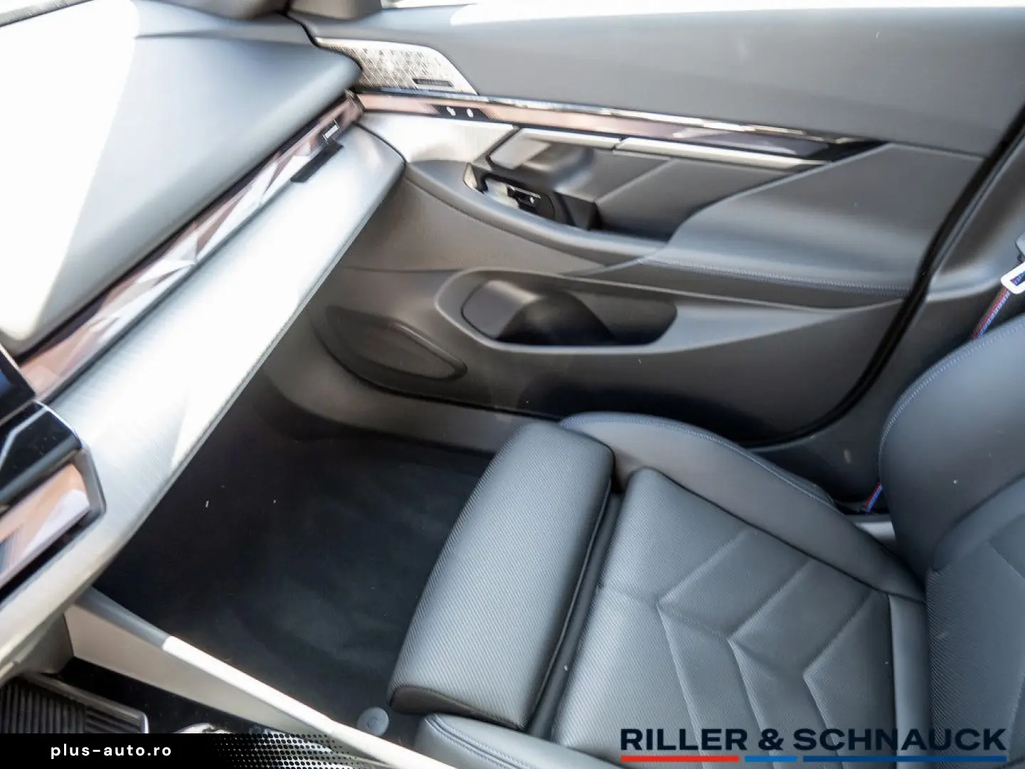 BMW 550e Touring xD M Sport Pro AHK PANO B&W HUD