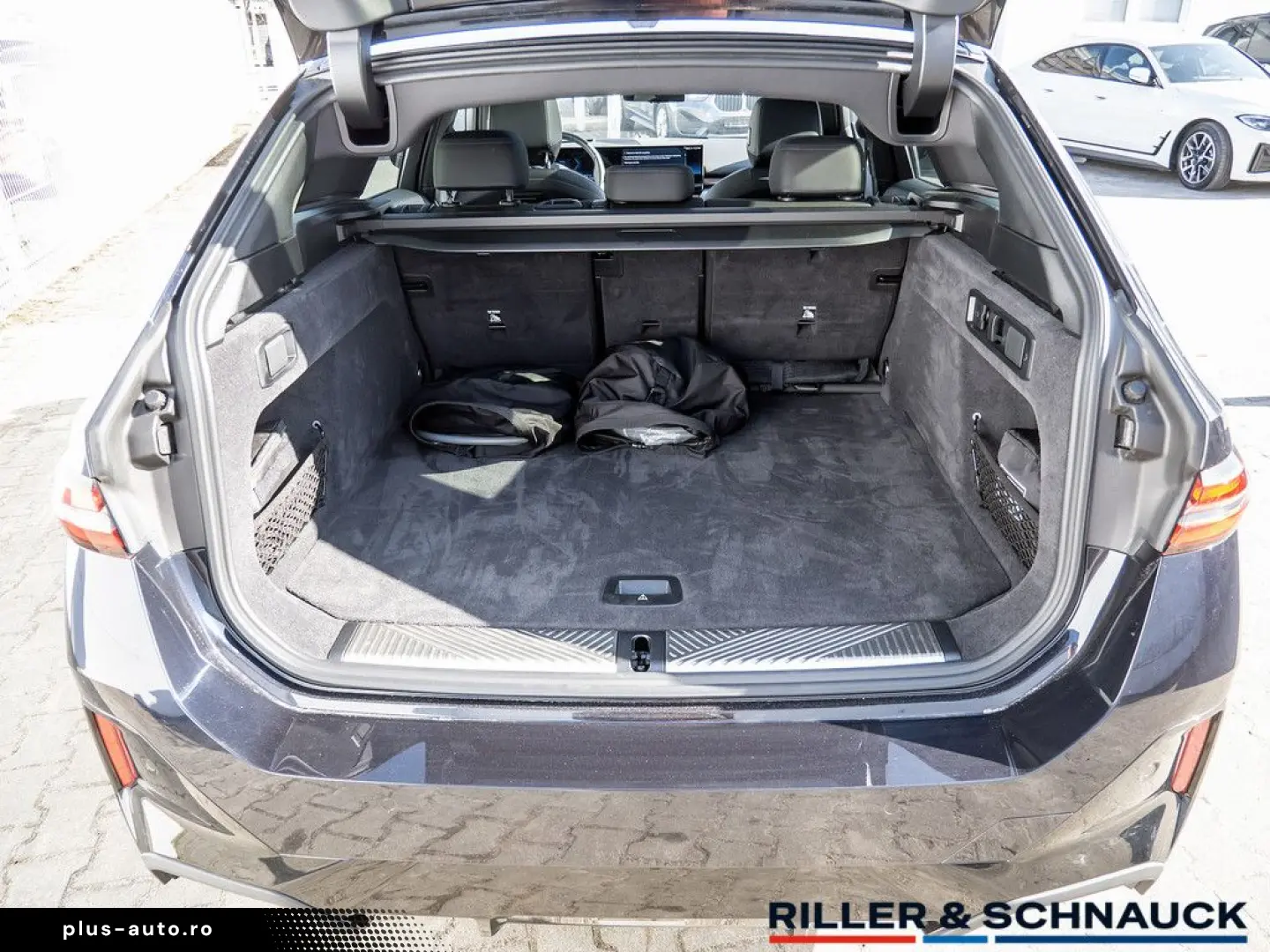 BMW 550e Touring xD M Sport Pro AHK PANO B&W HUD