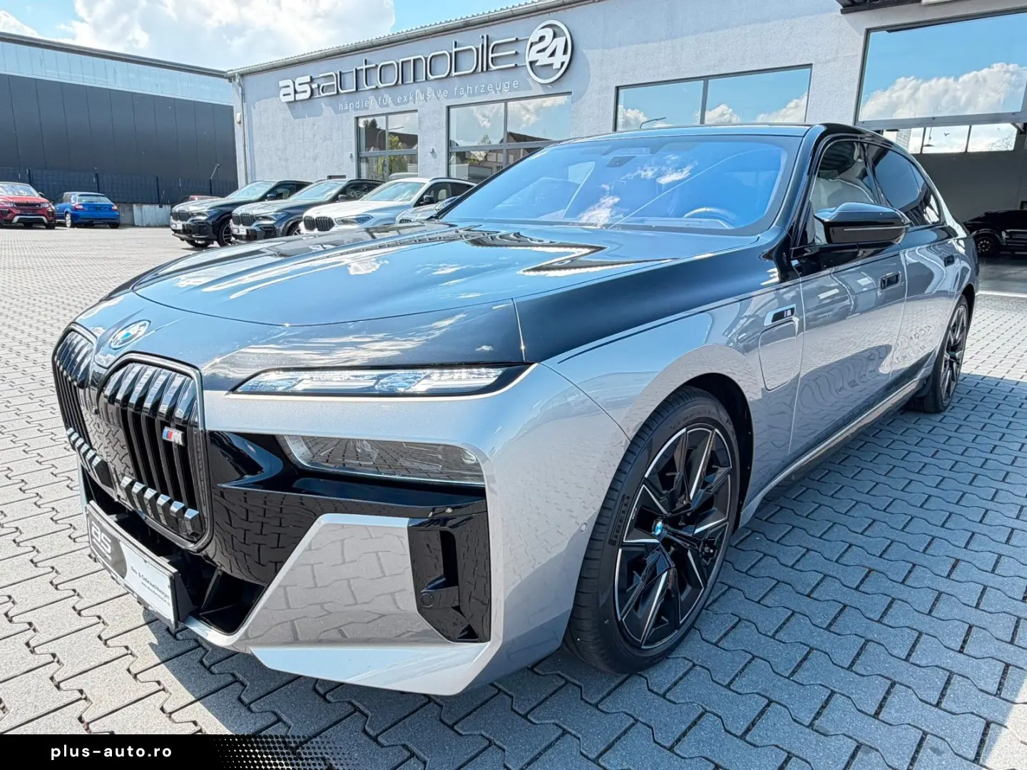 BMW M760e xDrive Two Tone Individual 3xTV SkyLounge