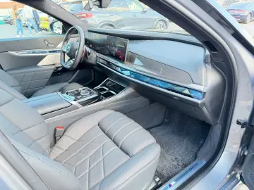 BMW M760e xDrive Two Tone Individual 3xTV SkyLounge