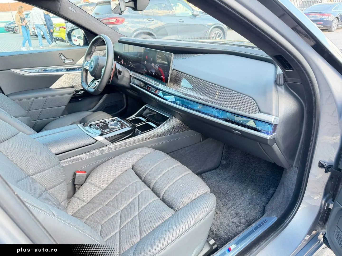 BMW M760e xDrive Two Tone Individual 3xTV SkyLounge
