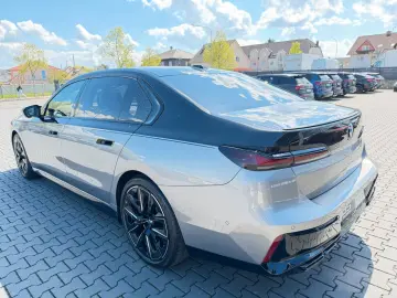 BMW M760e xDrive Two Tone Individual 3xTV SkyLounge