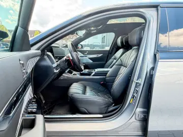 BMW M760e xDrive Two Tone Individual 3xTV SkyLounge