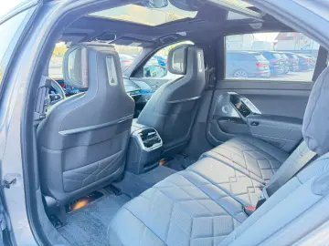 BMW M760e xDrive Two Tone Individual 3xTV SkyLounge