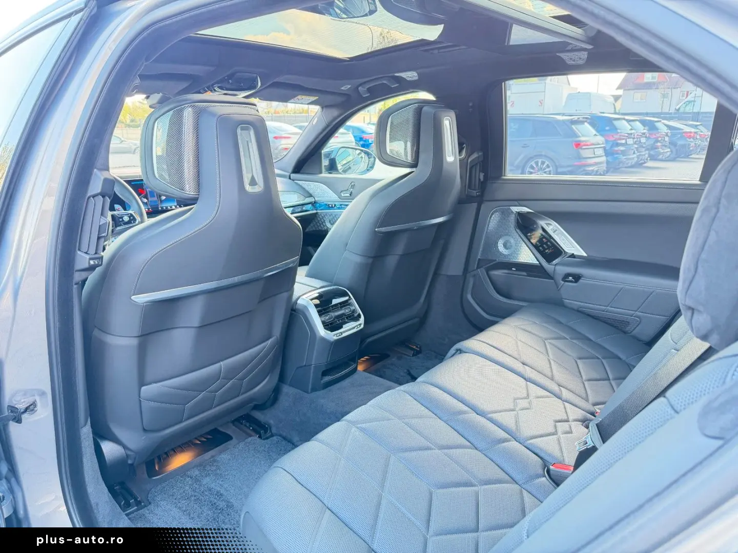 BMW M760e xDrive Two Tone Individual 3xTV SkyLounge