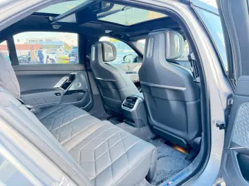 BMW M760e xDrive Two Tone Individual 3xTV SkyLounge