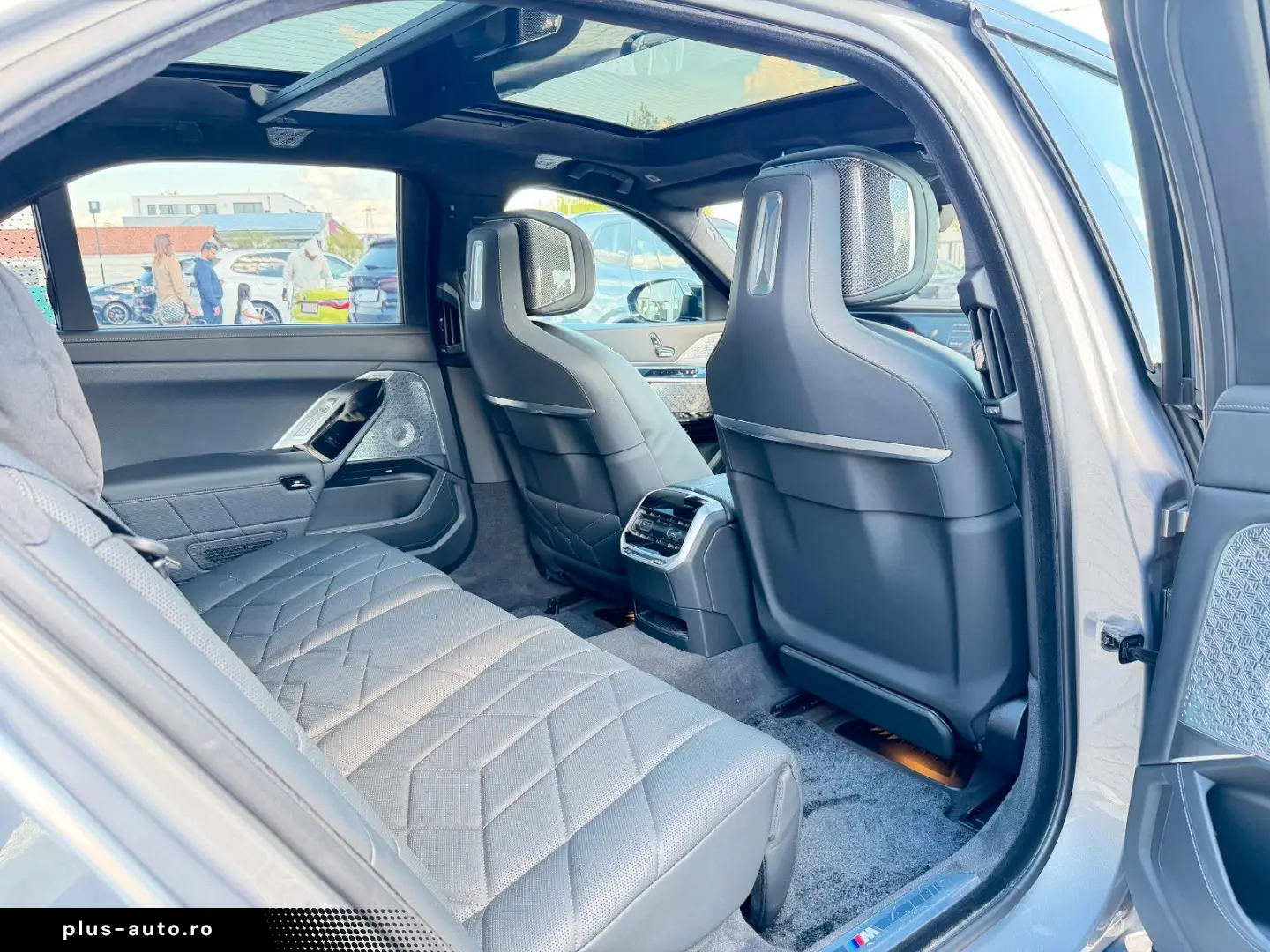 BMW M760e xDrive Two Tone Individual 3xTV SkyLounge