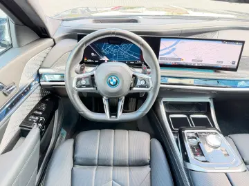 BMW M760e xDrive Two Tone Individual 3xTV SkyLounge