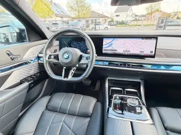 BMW M760e xDrive Two Tone Individual 3xTV SkyLounge