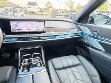 BMW M760e xDrive Two Tone Individual 3xTV SkyLounge