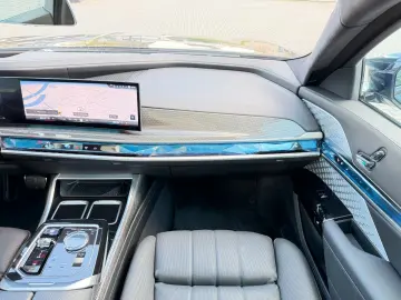 BMW M760e xDrive Two Tone Individual 3xTV SkyLounge