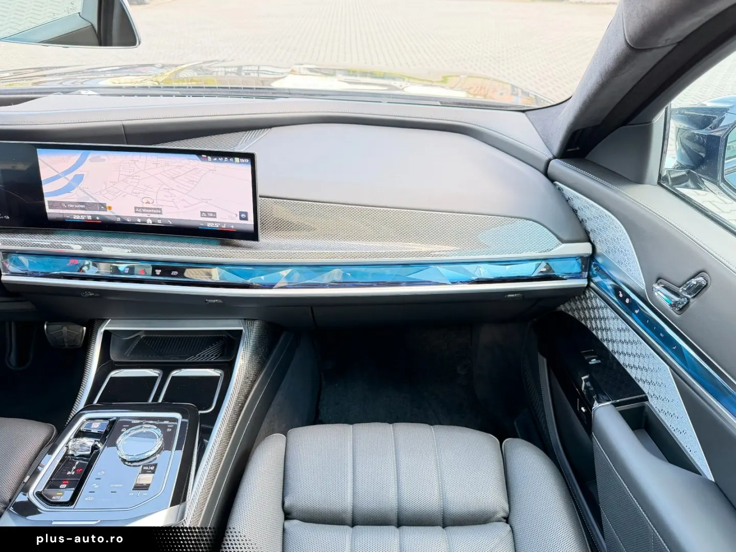BMW M760e xDrive Two Tone Individual 3xTV SkyLounge