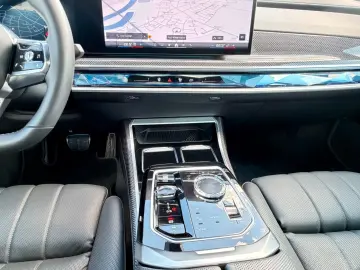 BMW M760e xDrive Two Tone Individual 3xTV SkyLounge